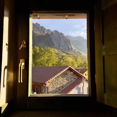 Vandrarhem Valle De Arbas *