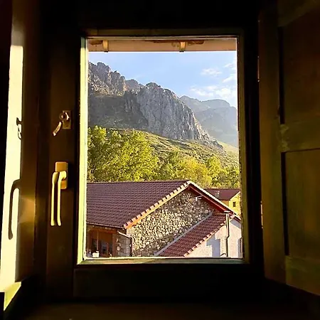 Valle De Arbas Hostal *