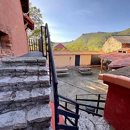 Hostal Valle De Arbas *