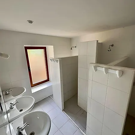 Valle De Arbas Hostal